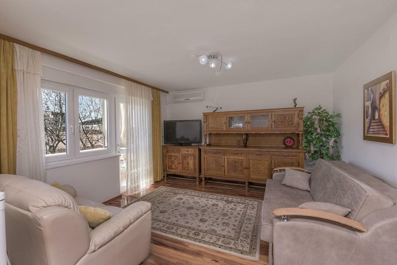 Apartment Nansy أوميس الغرفة الصورة