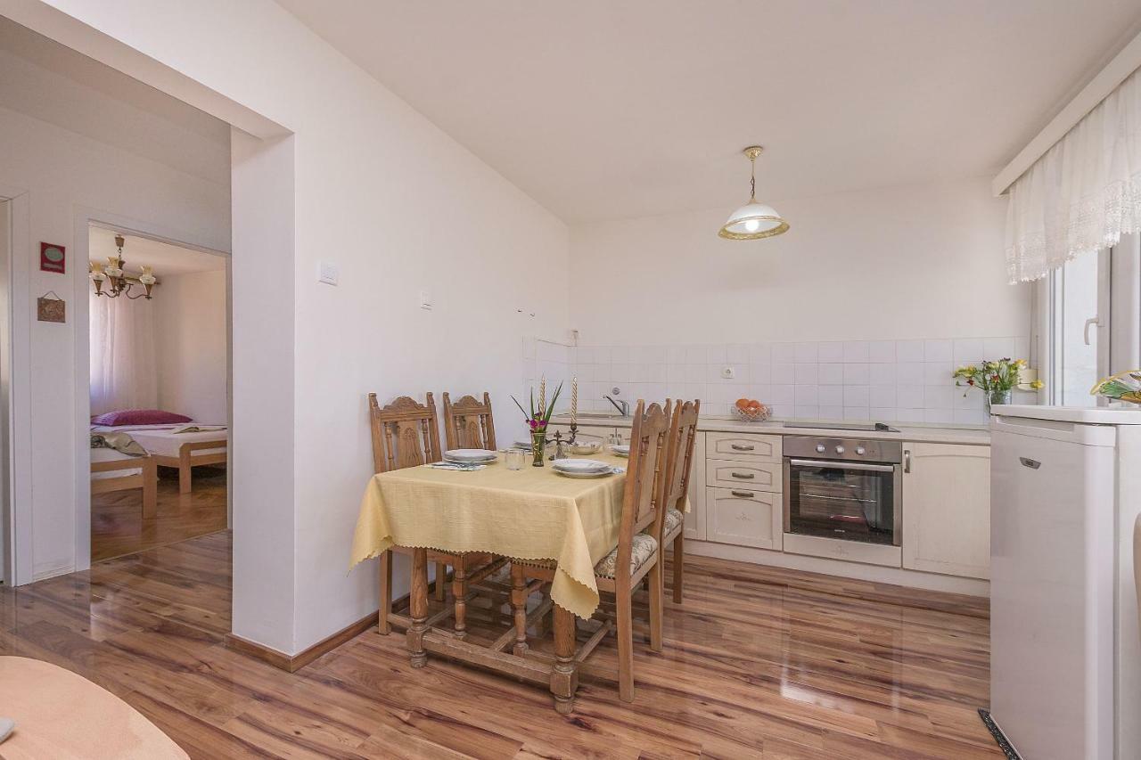 Apartment Nansy أوميس الغرفة الصورة