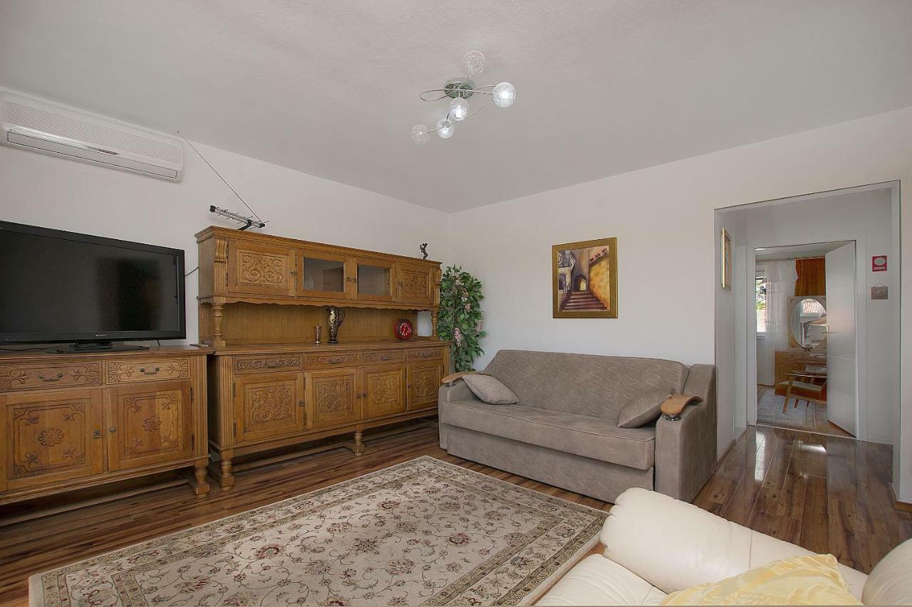 Apartment Nansy أوميس الغرفة الصورة